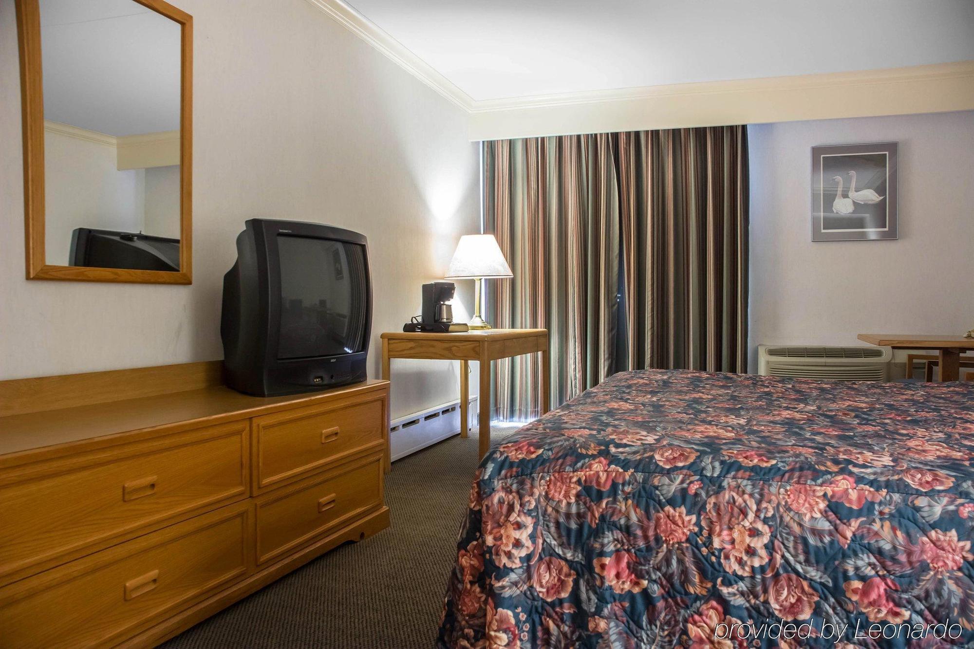 Econo By The Falls Lodge
