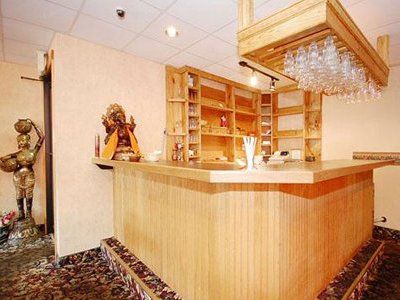 Econo By The Falls Lodge