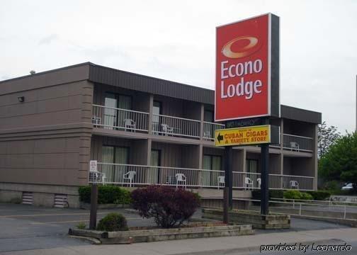 Lodge Econo By The Falls