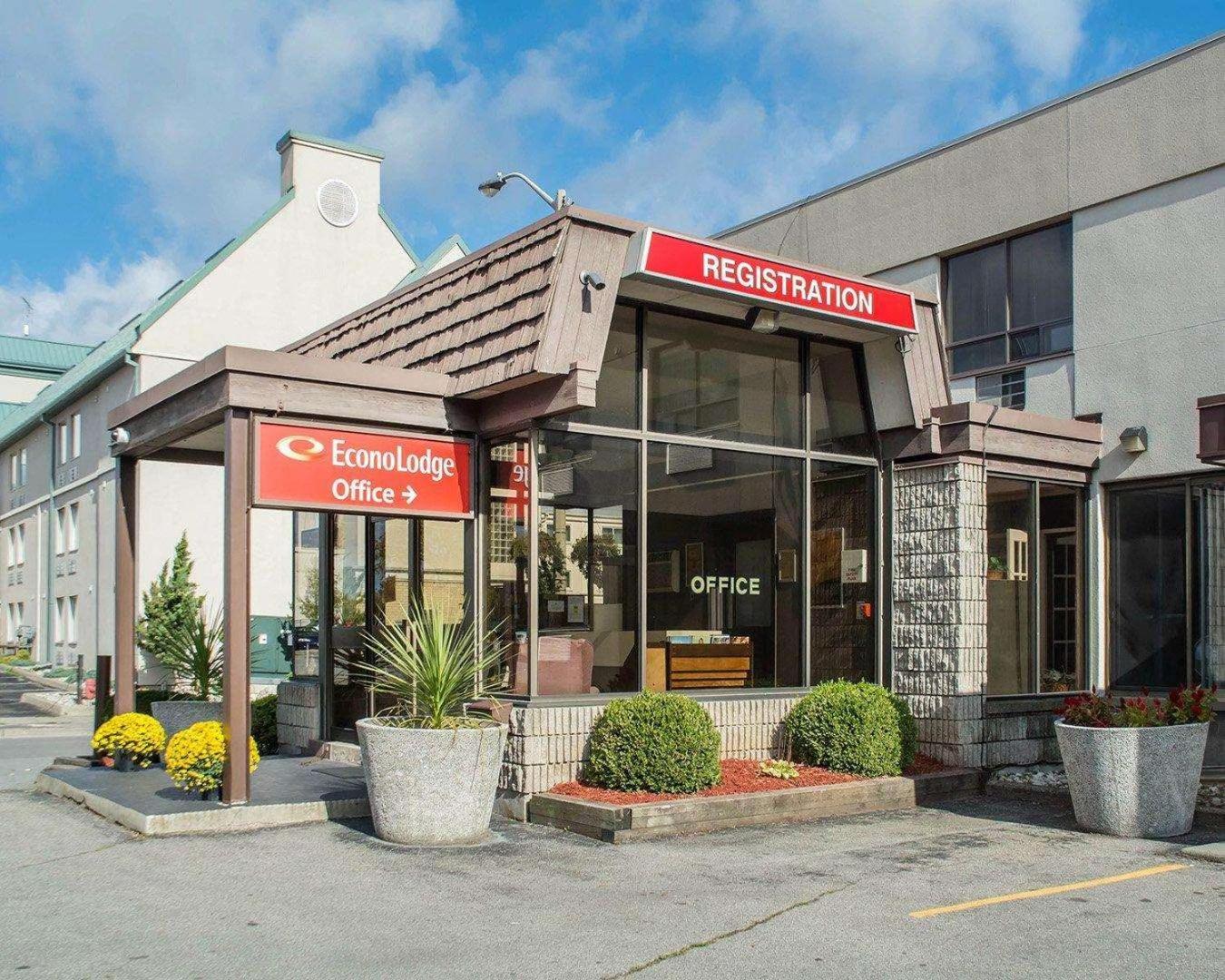 Econo By The Falls