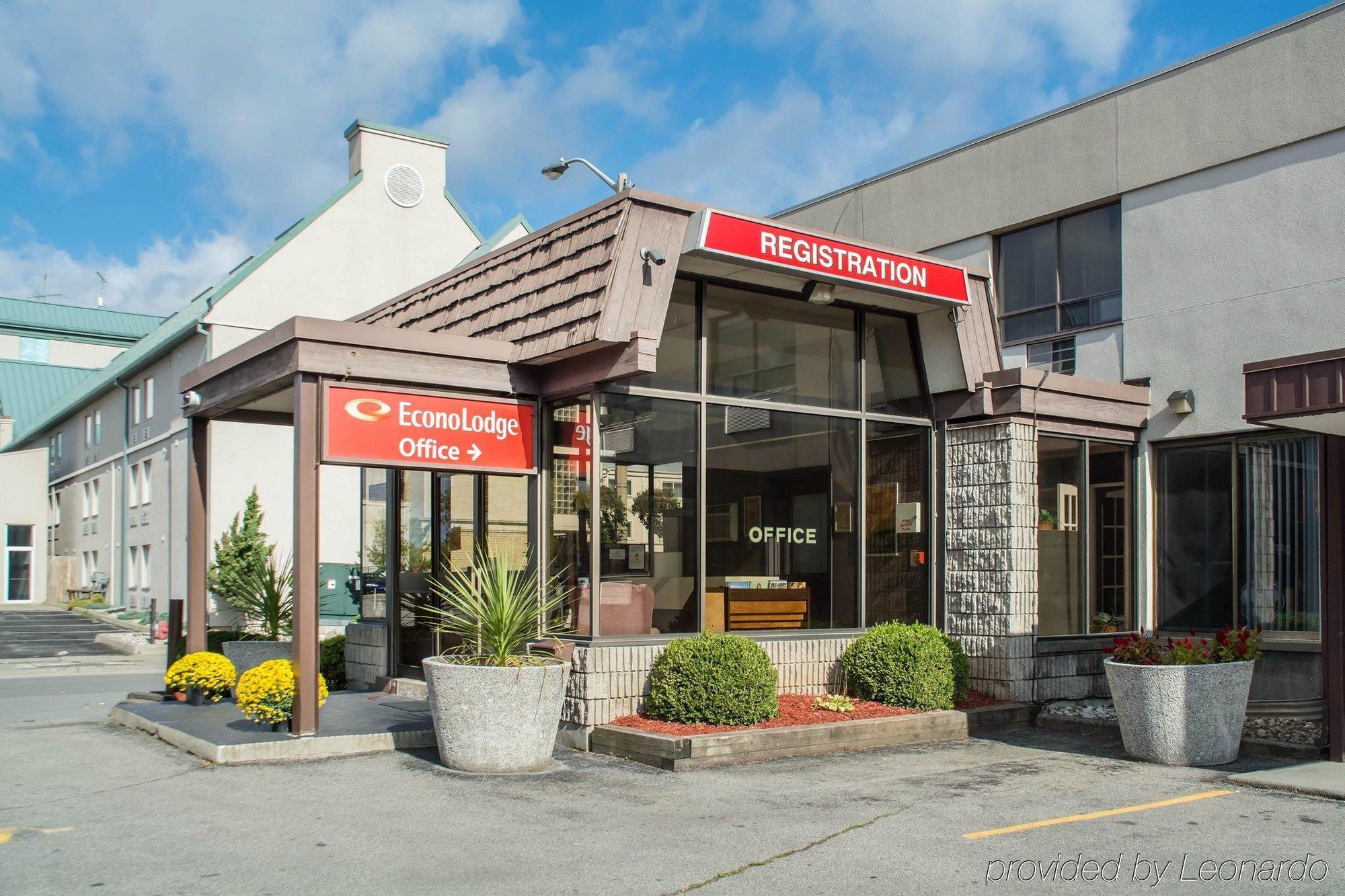Econo By The Falls * Niagara Falls