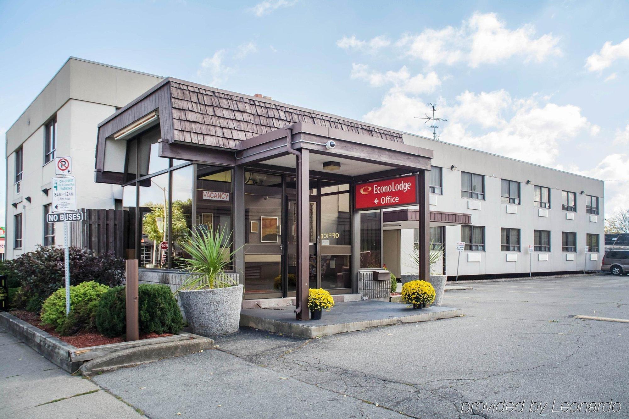 Econo By The Falls Lodge *